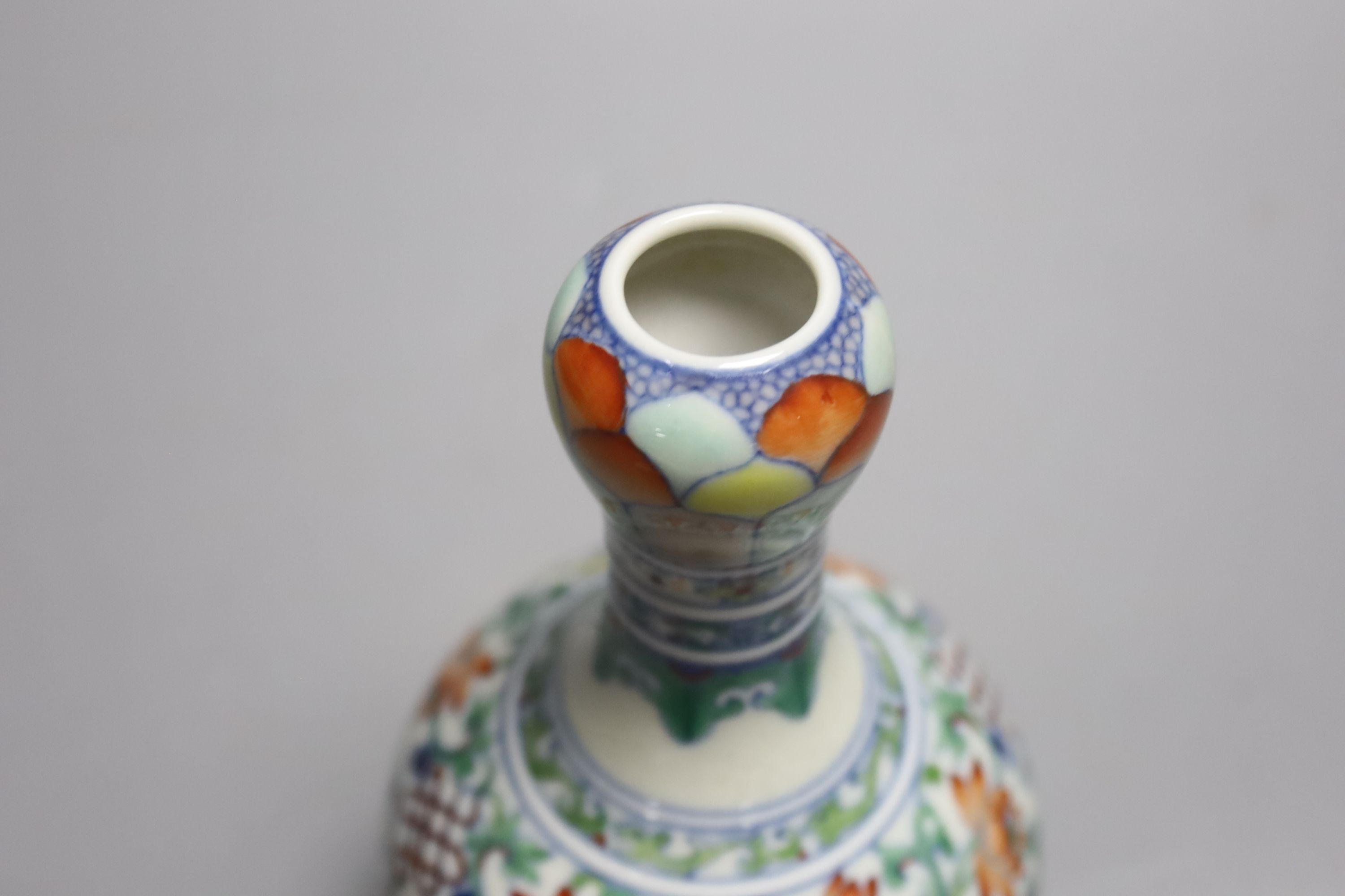 A Chinese doucai garlic neck vase, height 15cm